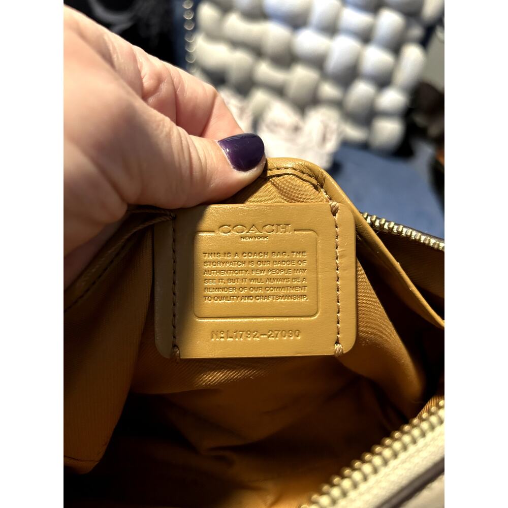 Coach Nolita Wristlet 22 with Cut Out Tea Rose Chalk Ivory - Picture 11 of 13